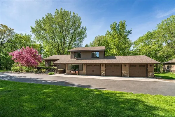 10665 Akron AVE, Inver Grove Heights, MN 55077