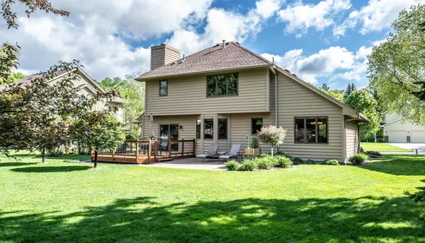 868 Basswood LN, Eagan, MN 55123