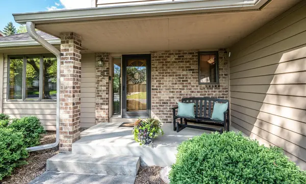 868 Basswood LN, Eagan, MN 55123