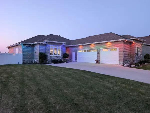 410 FREEDOM TER E, West Fargo, ND 58078