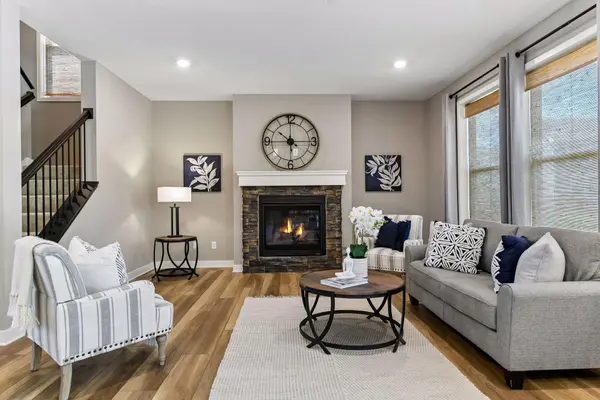 7276 Rogers CT, Chanhassen, MN 55317