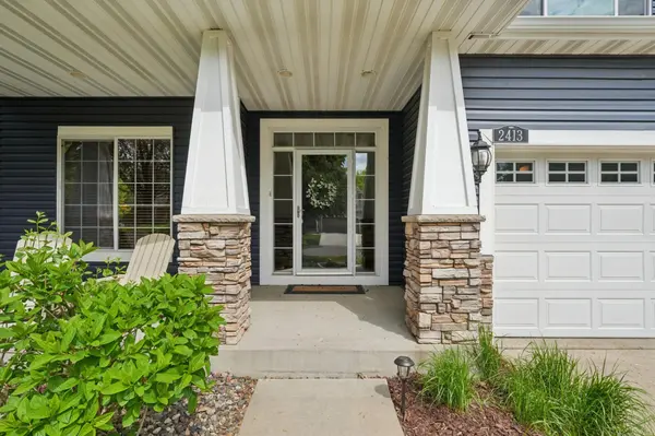 2413 Sandstone DR, Woodbury, MN 55129
