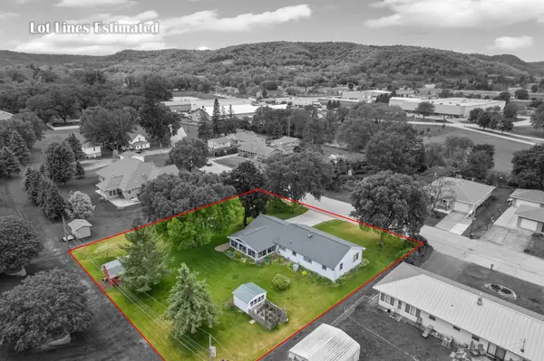 1366 Lorrai DR, Winona, MN 55987