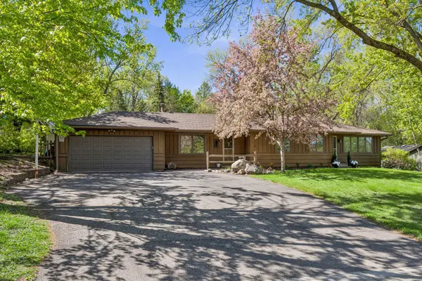 1105 Lakeview DR, Burnsville, MN 55337