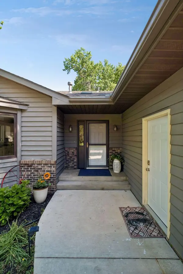 7993 172nd ST W, Lakeville, MN 55044