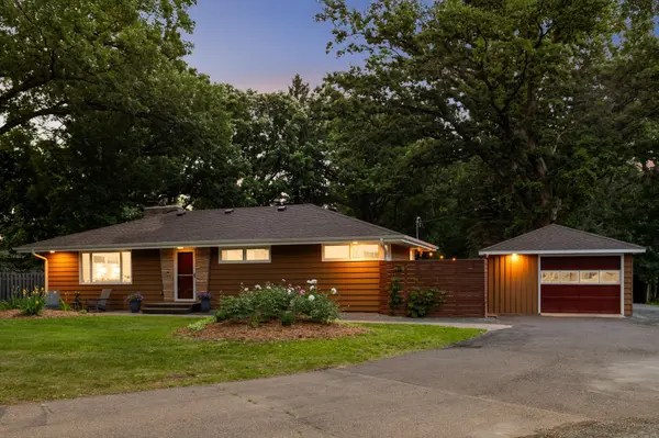 350 Arcwood RD, Mahtomedi, MN 55115