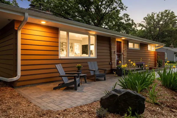 350 Arcwood RD, Mahtomedi, MN 55115