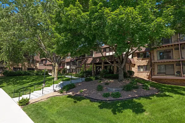 205 Barry AVE S #320, Wayzata, MN 55391