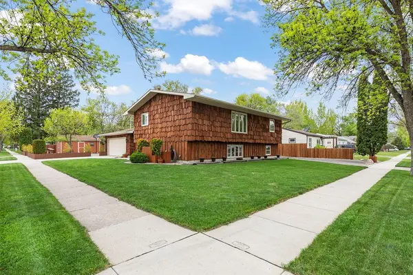 1501 16th AVE S, Fargo, ND 58103