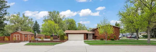 1501 16th AVE S, Fargo, ND 58103