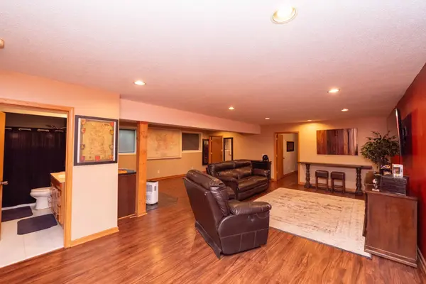 9343 Hillside TRL S, Cottage Grove, MN 55016