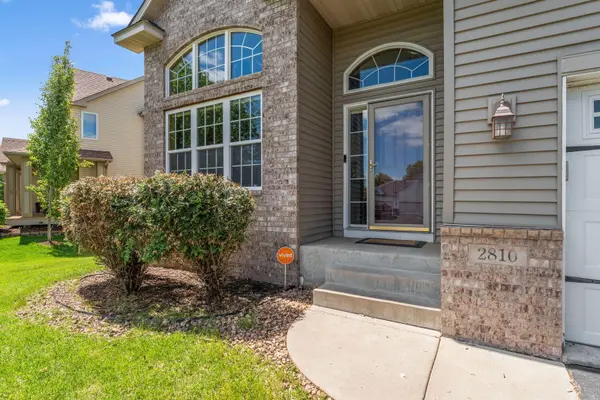 2810 White Eagle DR, Woodbury, MN 55129