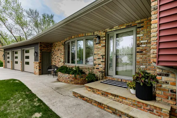 7708 Aquarius DR, Fargo, ND 58104
