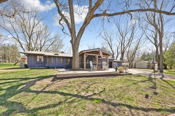1304 34th DR NE, Austin, MN 55912
