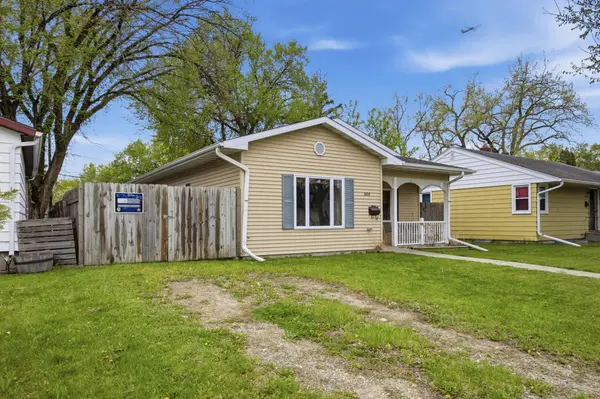 1810 5th AVE S, Fargo, ND 58103