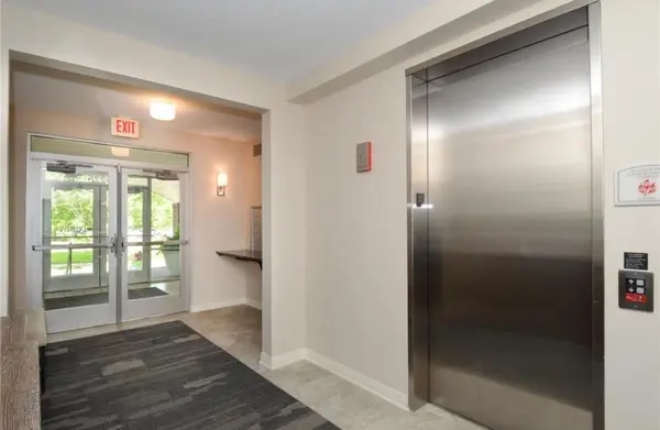 5225 Grandview SQ #414, Edina, MN 55436