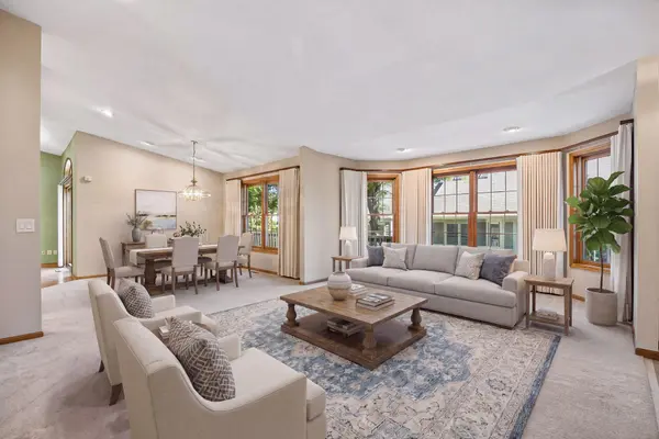 804 Ivy LN, Eagan, MN 55123