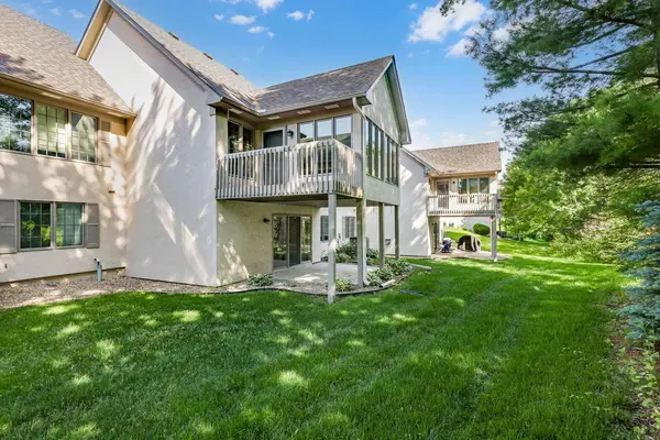 8313 Essex RD, Chanhassen, MN 55317