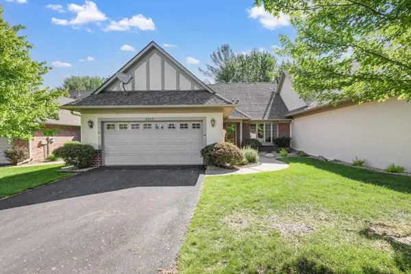 8313 Essex RD, Chanhassen, MN 55317