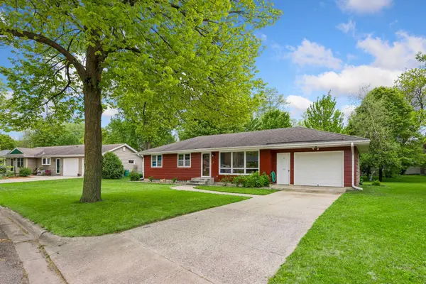8 Central LN, Northfield, MN 55057