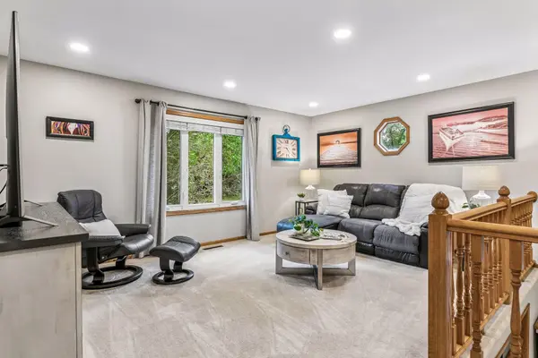 6582 Falstaff TER, Woodbury, MN 55125