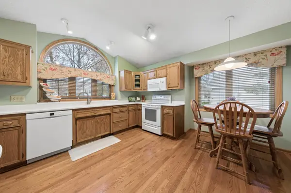 8528 Flamingo DR, Chanhassen, MN 55317