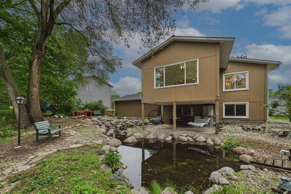 10460 Buckingham DR, Eden Prairie, MN 55347