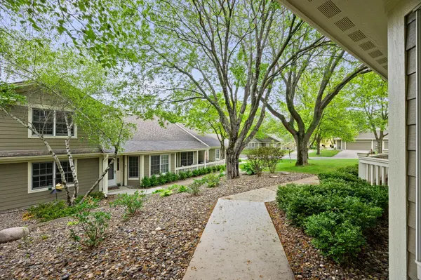 809 Ivy LN, Eagan, MN 55123
