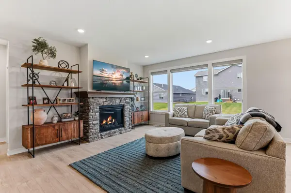 2080 Ridge Pointe DR, Hastings, MN 55033