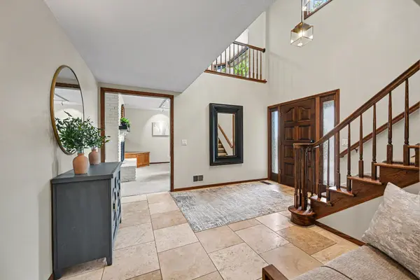 16480 Kingswood DR, Lakeville, MN 55044