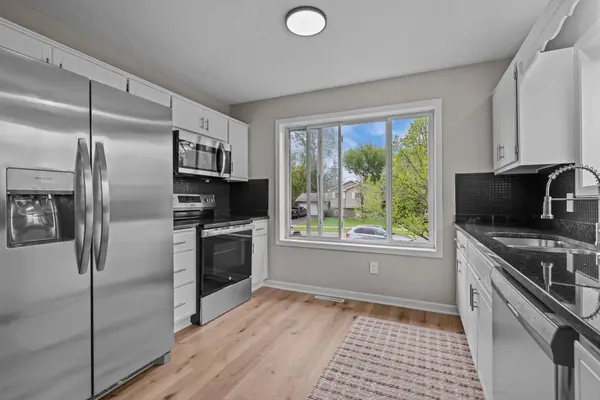 518 Horseshoe LN, Braham, MN 55006