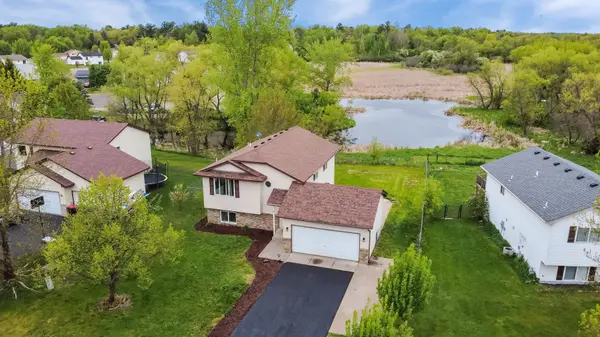 518 Horseshoe LN, Braham, MN 55006