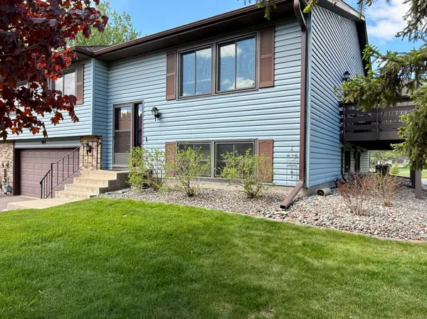1014 122nd AVE NE, Blaine, MN 55434