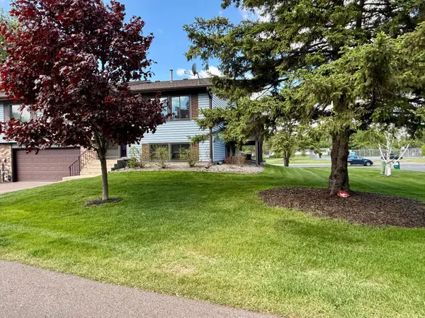 1014 122nd AVE NE, Blaine, MN 55434