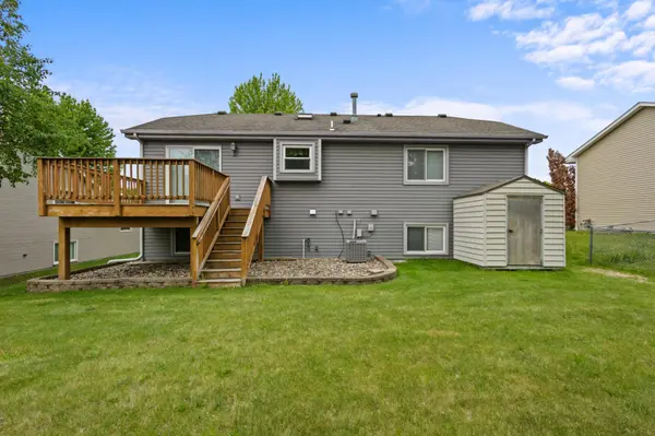 2408 Crestmount LN, Burnsville, MN 55306