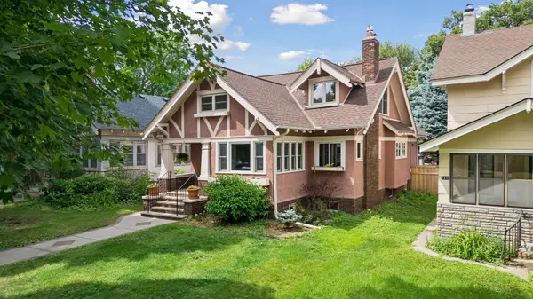 1377 Grand AVE, Saint Paul, MN 55105