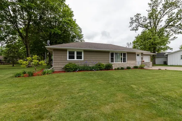 360 N Park AVE, Le Center, MN 56057