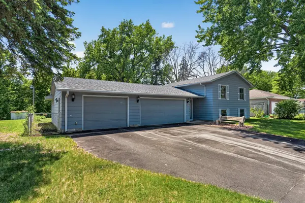 2425 80th AVE N, Brooklyn Park, MN 55444