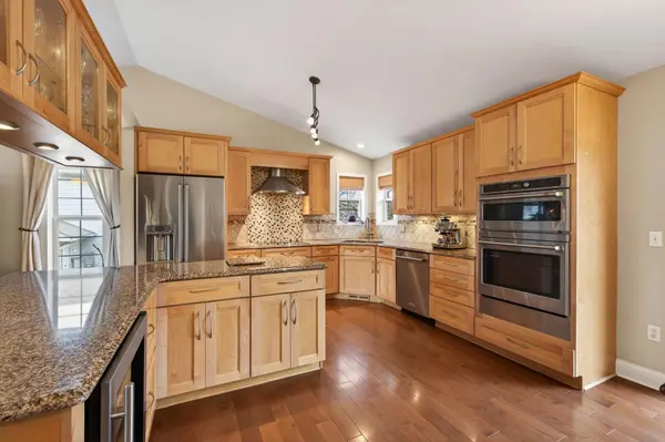 392 Pendryn Hill Curve, Woodbury, MN 55125