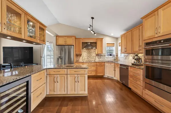 392 Pendryn Hill Curve, Woodbury, MN 55125