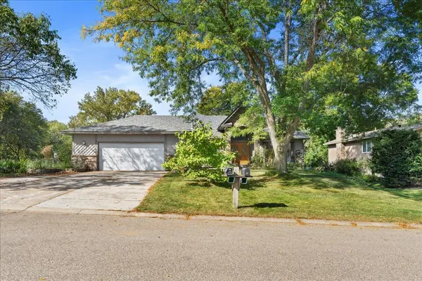 479 Mary ST S, Maplewood, MN 55119