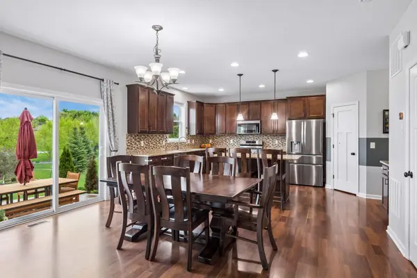 1098 Prairie View LN, Waconia, MN 55387