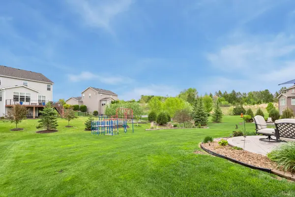 1098 Prairie View LN, Waconia, MN 55387