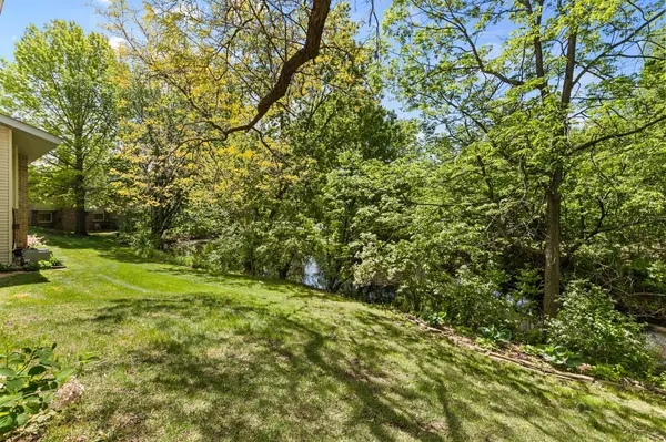 9731 Dorset LN, Eden Prairie, MN 55347