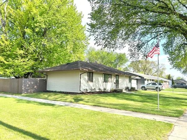 2113 9 1/2 ST N, Fargo, ND 58102