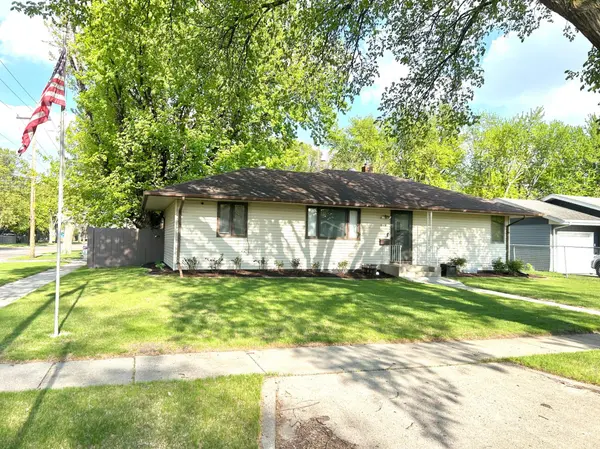 2113 9 1/2 ST N, Fargo, ND 58102