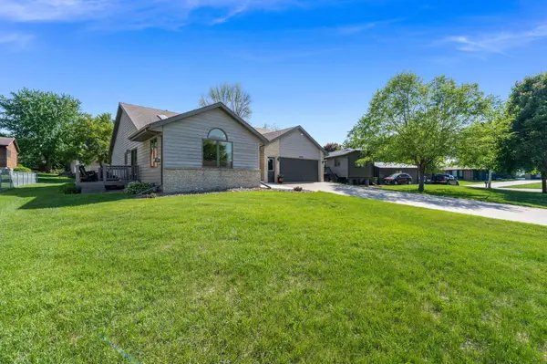 1955 Dorathea BLVD, Worthington, MN 56187