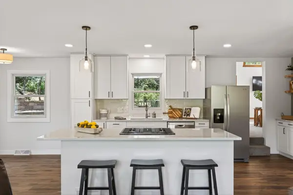 305 Trilane CIR, Norwood Young America, MN 55397