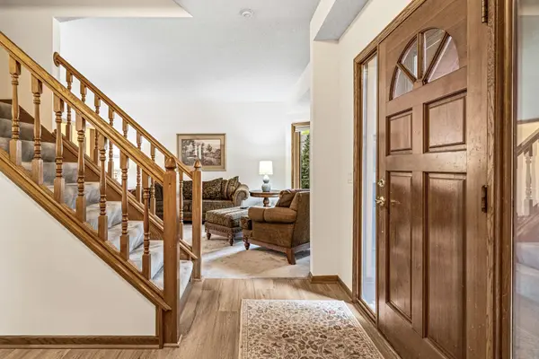 1130 Dove CT, Chanhassen, MN 55317