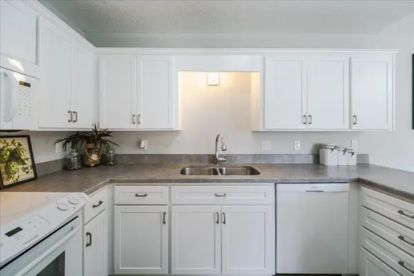 5035 147th ST W, Apple Valley, MN 55124